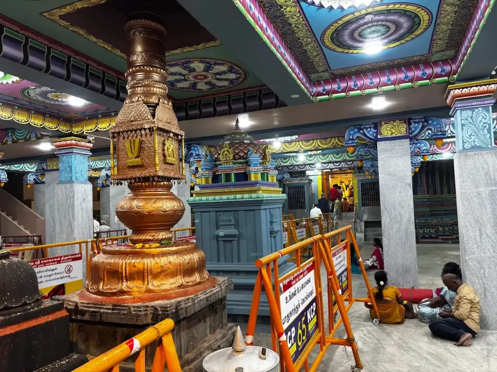 Center) Interior hall of Ashtalakshmi Temple with sacred shrine and pillars Center)
Interior hall of Ashtalakshmi Temple with sacred shrine and pillars