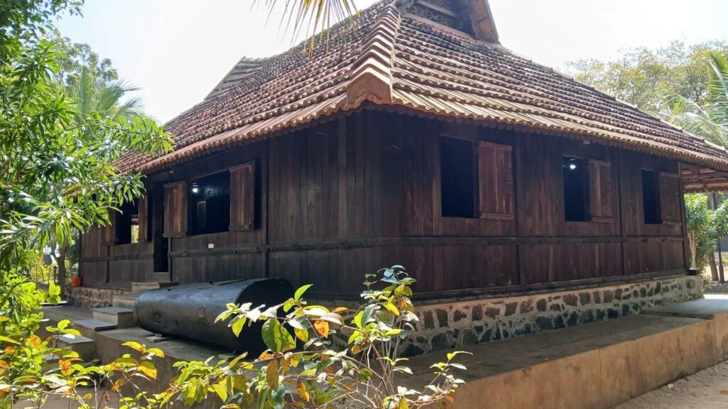 Left)
Authentic Kerala-style wooden heritage house at DakshinaChitra Chennai