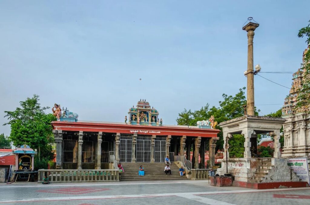 Dwajasthambam and temple mandapam at Pasupatheeswarar Temple